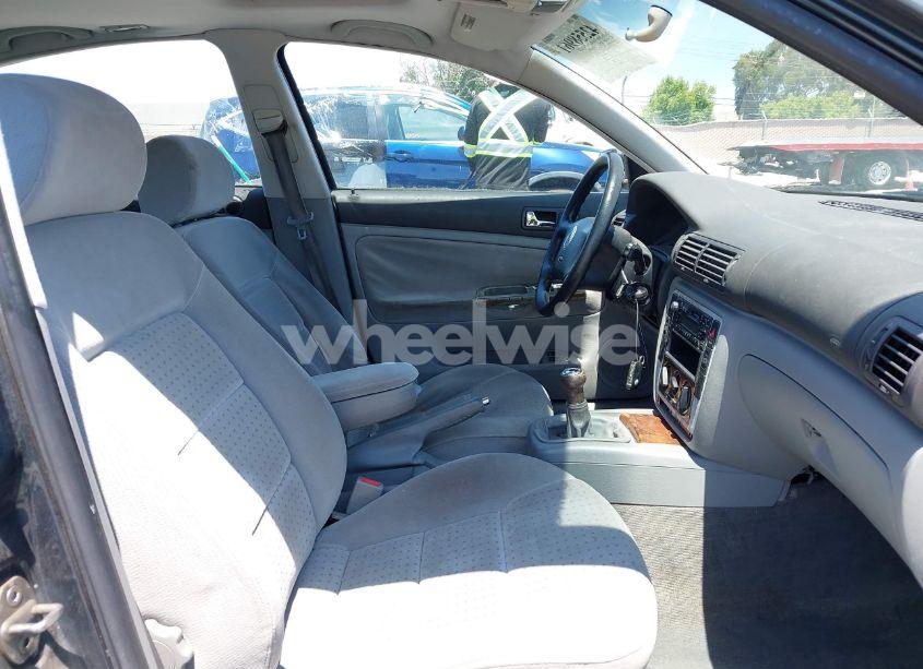 Photo 5 of 2000 Volkswagen Passat GLS V6 (VIN WVWMD23B9YP213188)