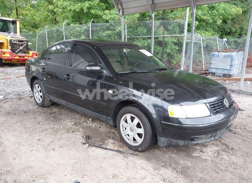 1999 Volkswagen Passat GLS V6 (VIN WVWMD63B2XE351611) main photo