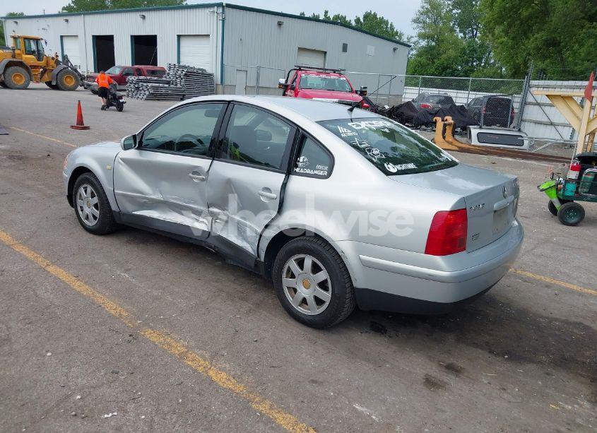 Photo 3 of 1999 Volkswagen Passat GLX (VIN WVWPD63B4XE505023)