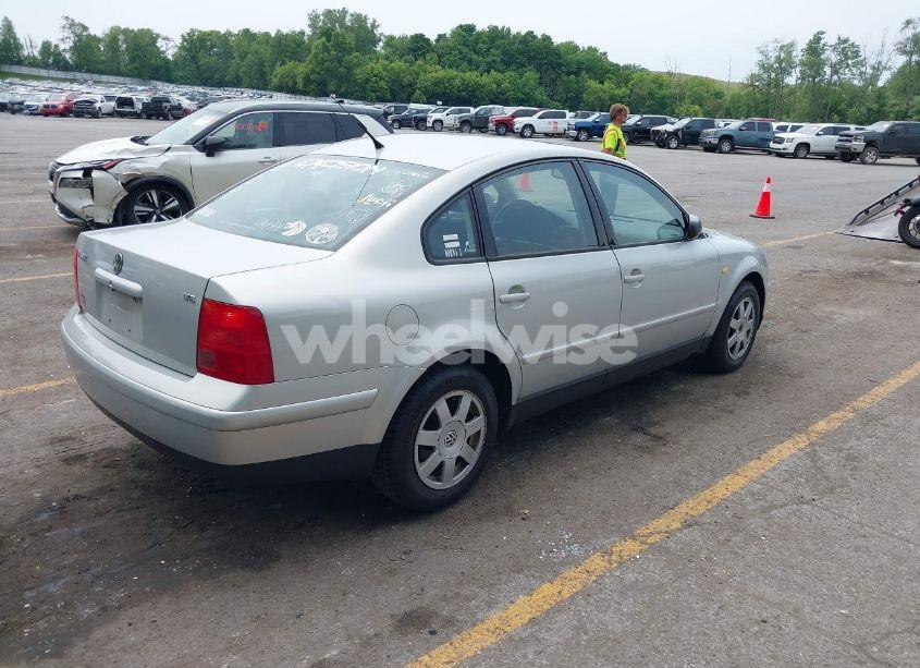 Photo 4 of 1999 Volkswagen Passat GLX (VIN WVWPD63B4XE505023)