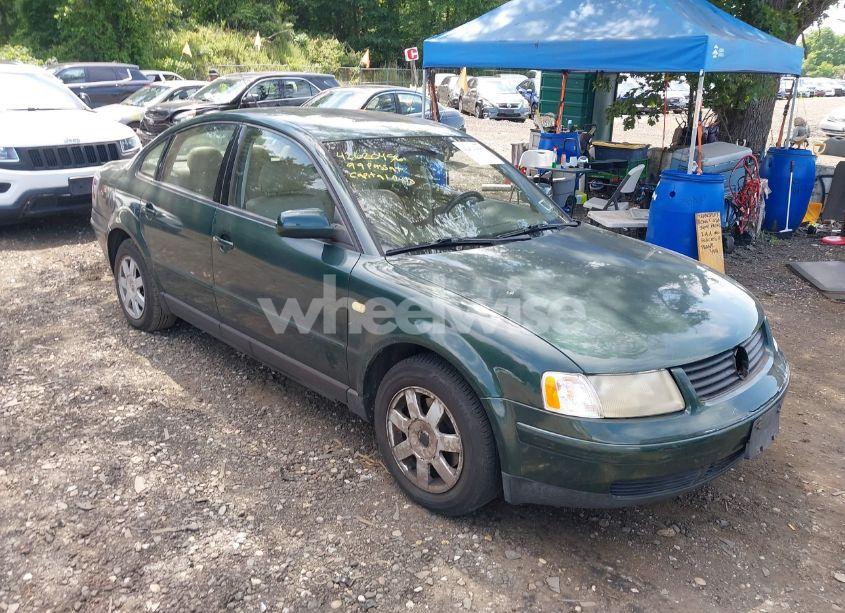 1999 Volkswagen Passat GLX (VIN WVWPD63B9XE507947) main photo