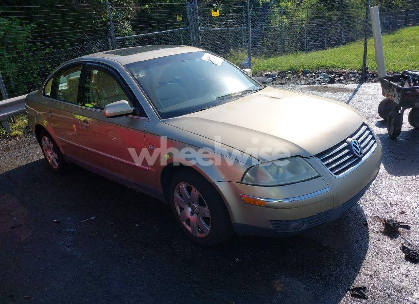 2002 Volkswagen Passat GLX (VIN WVWRH63B72P040909) main photo