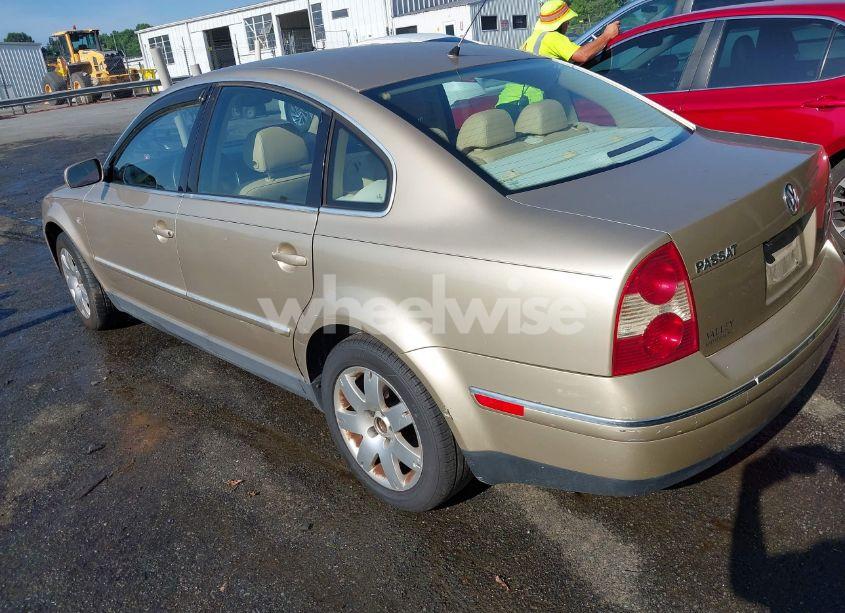 Photo 3 of 2002 Volkswagen Passat GLX (VIN WVWRH63B72P040909)