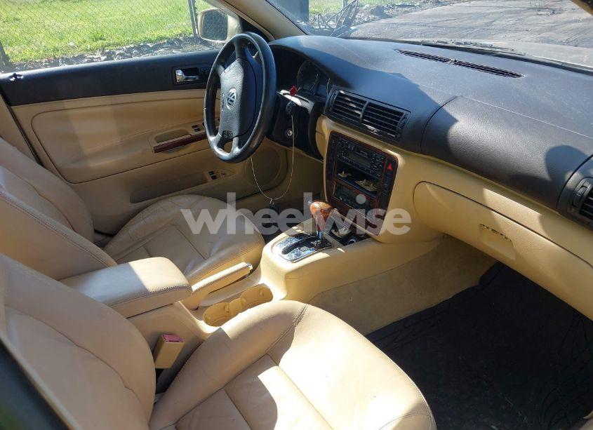 Photo 5 of 2002 Volkswagen Passat GLX (VIN WVWRH63B72P040909)
