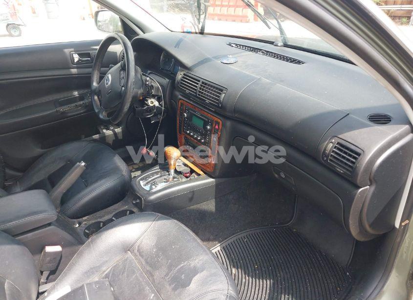 Photo 5 of 2002 Volkswagen Passat GLX (VIN WVWTH63B52P177417)