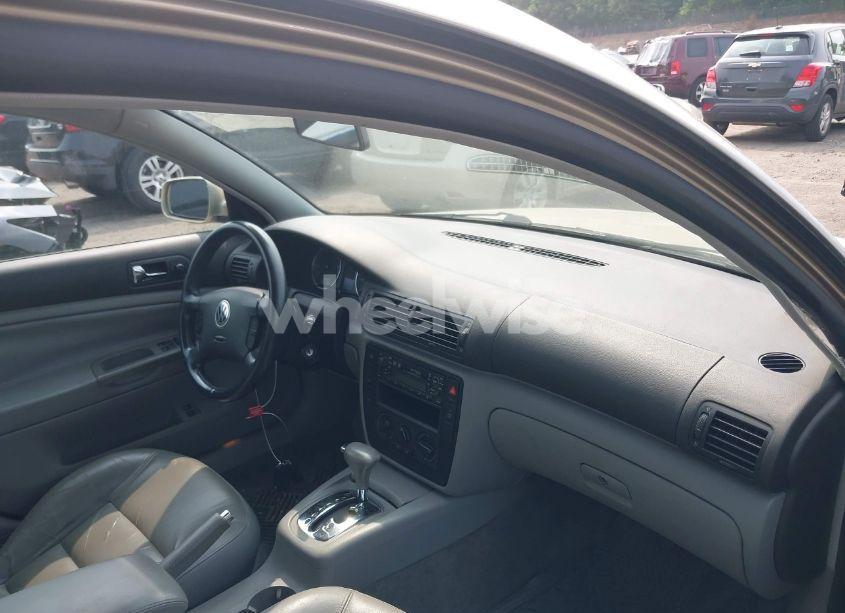 Photo 5 of 2001 Volkswagen Passat GLS (VIN WVWVD63B61E177862)