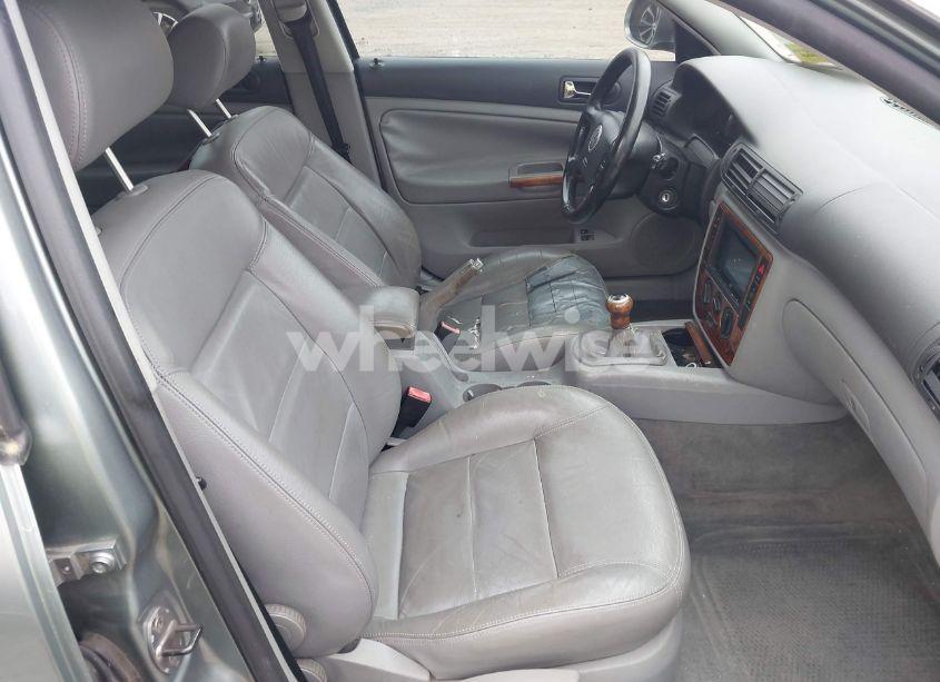 Photo 5 of 2004 Volkswagen Passat GLS (VIN WVWVD63BX4E290945)