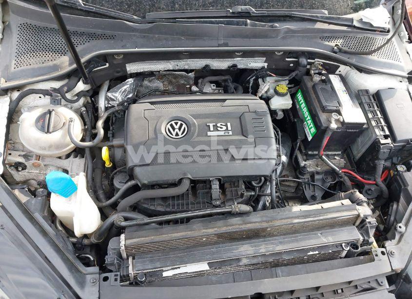 Photo 10 of 2017 Volkswagen Golf R 4-DOOR W/DCC NAVIGATION (VIN WVWVF7AU2HW072048)