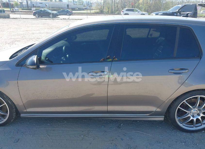 Photo 14 of 2017 Volkswagen Golf R 4-DOOR W/DCC NAVIGATION (VIN WVWVF7AU5HW015469)