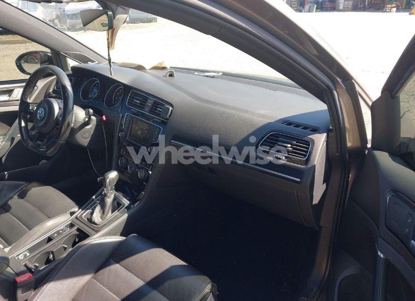 Photo 5 of 2017 Volkswagen Golf R 4-DOOR W/DCC NAVIGATION (VIN WVWVF7AU5HW015469)