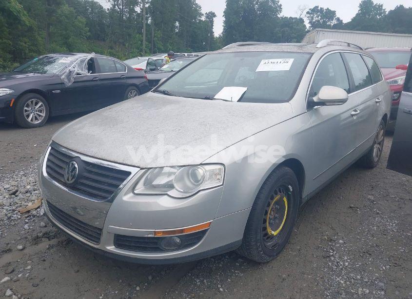 Photo 2 of 2010 Volkswagen Passat KOMFORT (VIN WVWXK9AN4AE106222)