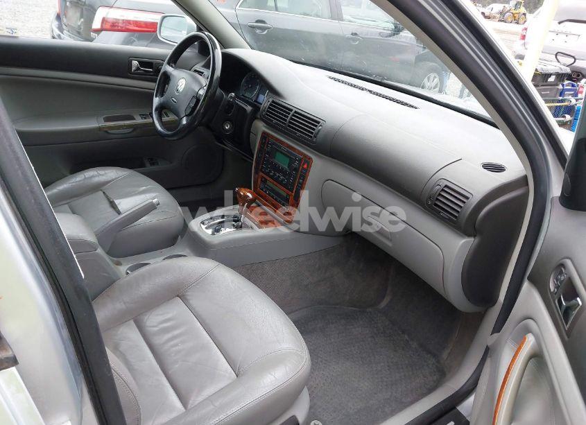 Photo 5 of 2003 Volkswagen Passat GLX (VIN WVWYH63B73E070842)
