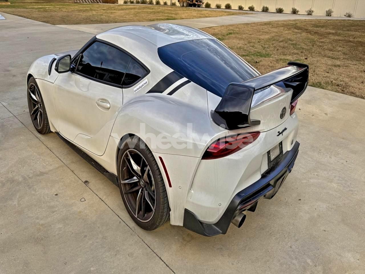 Photo 3 of 2021 TOYOTA SUPRA BASE (VIN WZ1DB0C02MW042827)