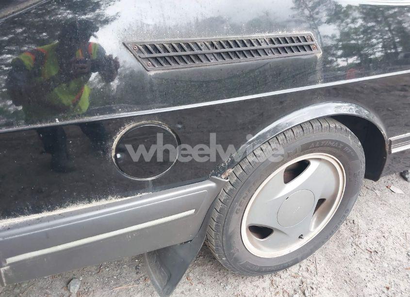 Photo 6 of 1993 Saab 900 COMMEMORATIVE (VIN YS3AL35T6P2017411)