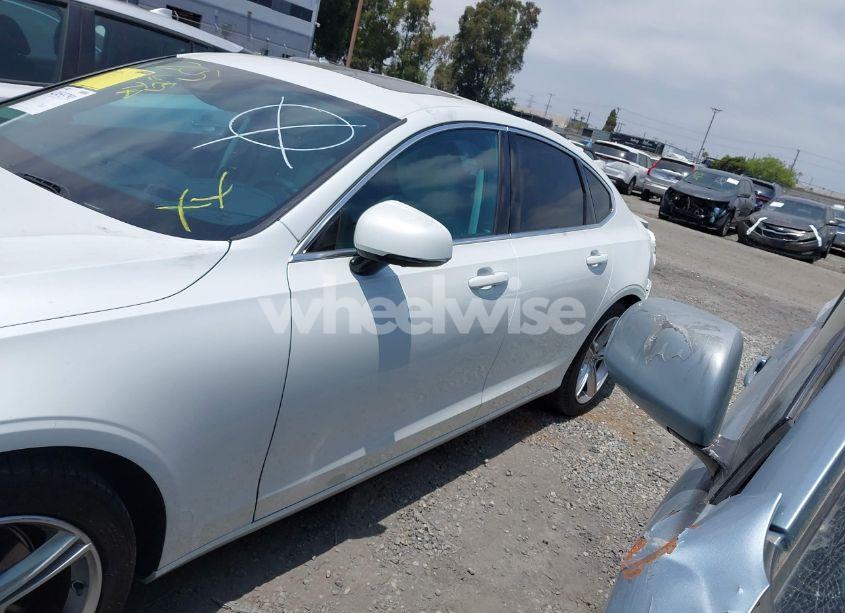 Photo 15 of 2017 Volvo S90 T5 MOMENTUM (VIN YV1102AK1H1017857)