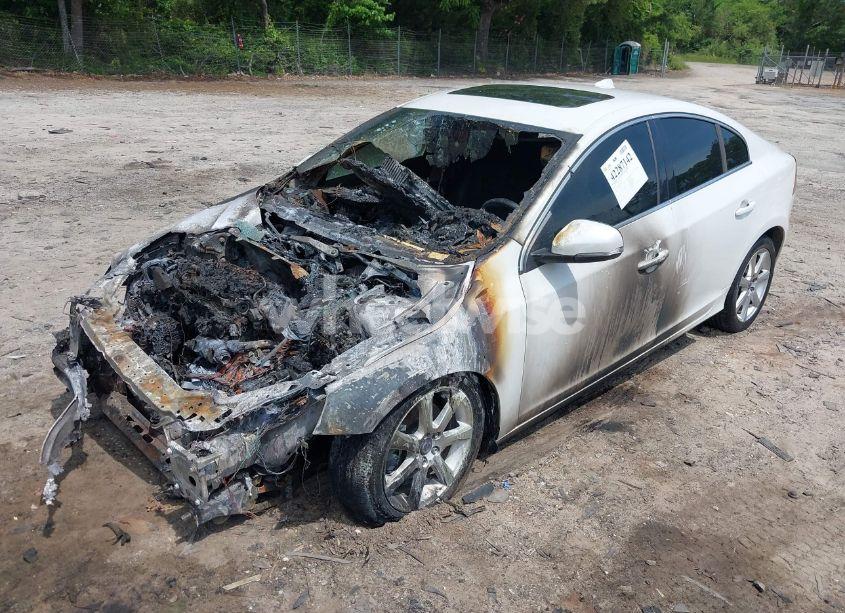 Photo 2 of 2016 Volvo S60 T5 DRIVE-E PREMIER (VIN YV126MFK0G2390792)