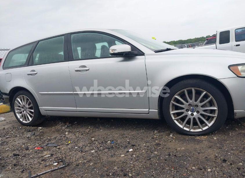 Photo 14 of 2010 Volvo V50 2.4I (VIN YV1382MW7A2577799)