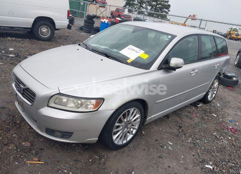 Photo 2 of 2010 Volvo V50 2.4I (VIN YV1382MW7A2577799)