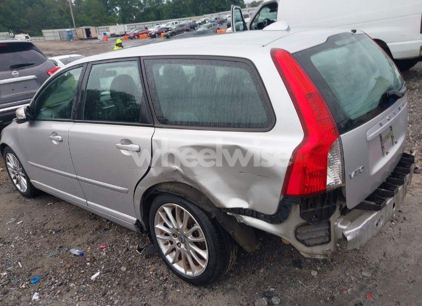 Photo 3 of 2010 Volvo V50 2.4I (VIN YV1382MW7A2577799)