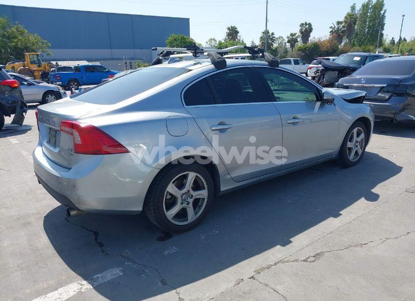Photo 4 of 2013 Volvo S60 T5 PLATINUM (VIN YV1612FH1D2200826)