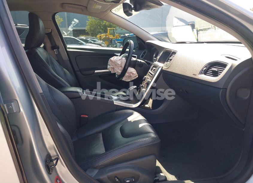 Photo 5 of 2013 Volvo S60 T5 PLATINUM (VIN YV1612FH1D2200826)