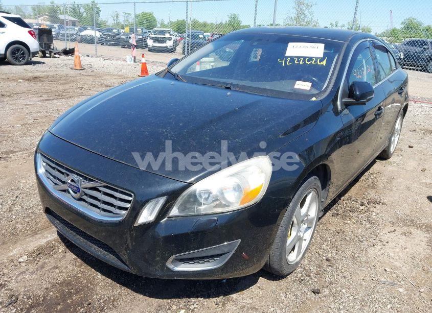 Photo 2 of 2013 Volvo S60 T5/T5 PLATINUM/T5 PREMIER/T5 PREMIER PLUS (VIN YV1612FH3D2171359)