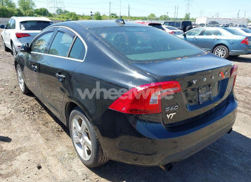 Photo 3 of 2013 Volvo S60 T5/T5 PLATINUM/T5 PREMIER/T5 PREMIER PLUS (VIN YV1612FH3D2171359)