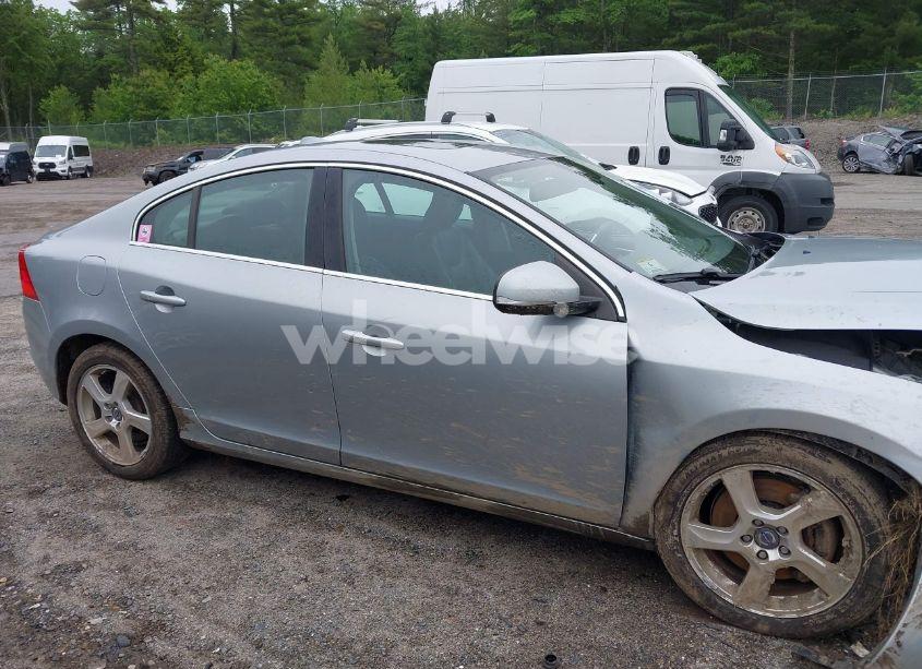 Photo 13 of 2013 Volvo S60 T5 (VIN YV1612FH6D2175986)