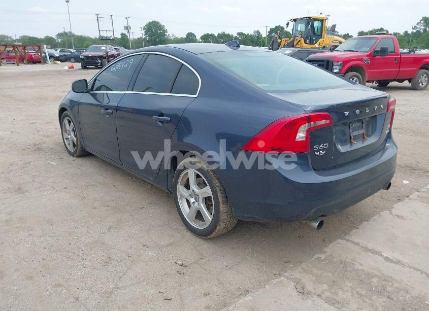 Photo 3 of 2013 Volvo S60 T5 PLATINUM (VIN YV1612FHXD2173223)