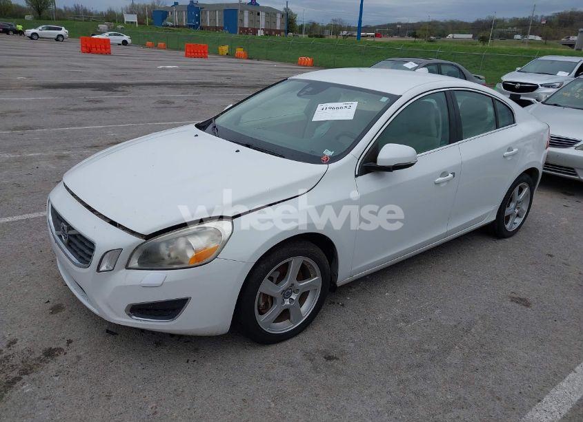 Photo 2 of 2013 Volvo S60 T5 (VIN YV1612FS0D2207990)