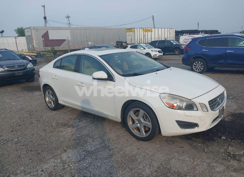 2013 Volvo S60 T5/T5 PLATINUM/T5 PREMIER/T5 PREMIER PLUS (VIN YV1612FS1D2180461) main photo