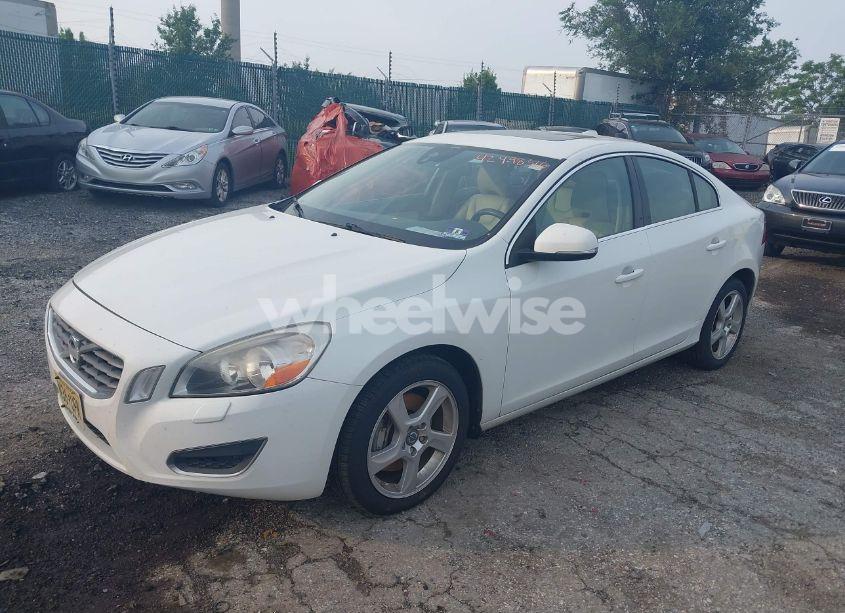 Photo 2 of 2013 Volvo S60 T5/T5 PLATINUM/T5 PREMIER/T5 PREMIER PLUS (VIN YV1612FS1D2180461)