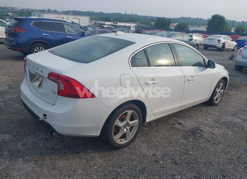 Photo 4 of 2013 Volvo S60 T5/T5 PLATINUM/T5 PREMIER/T5 PREMIER PLUS (VIN YV1612FS1D2180461)
