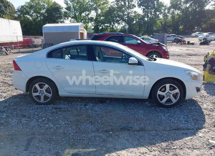 Photo 13 of 2013 Volvo S60 T5 (VIN YV1612FS1D2202815)