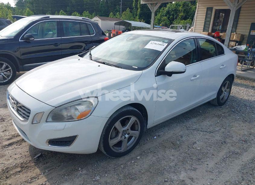 Photo 2 of 2013 Volvo S60 T5 (VIN YV1612FS2D2187905)