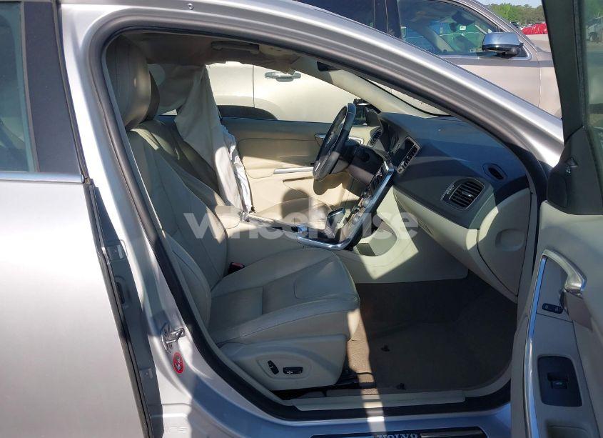 Photo 5 of 2014 Volvo S60 T5 PLATINUM (VIN YV1612FS2E1296291)