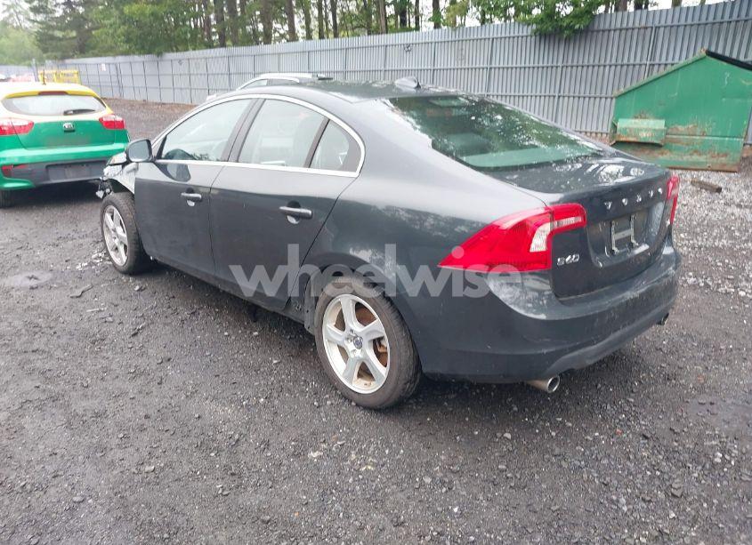 Photo 3 of 2013 Volvo S60 T5/T5 PLATINUM/T5 PREMIER/T5 PREMIER PLUS (VIN YV1612FS3D2230809)