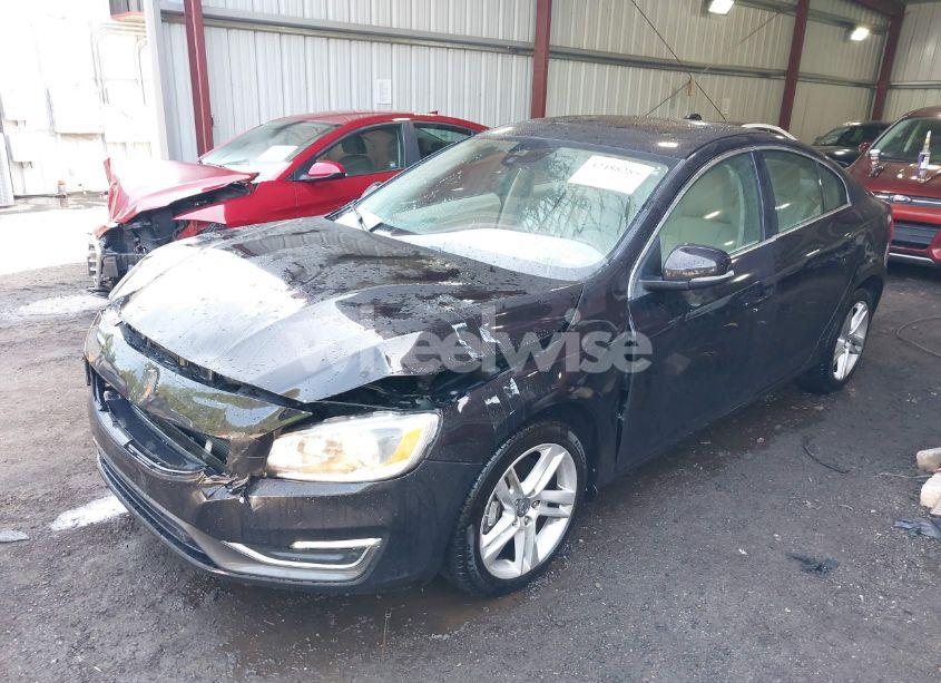 Photo 2 of 2014 Volvo S60 T5 PLATINUM (VIN YV1612FS3E2277310)