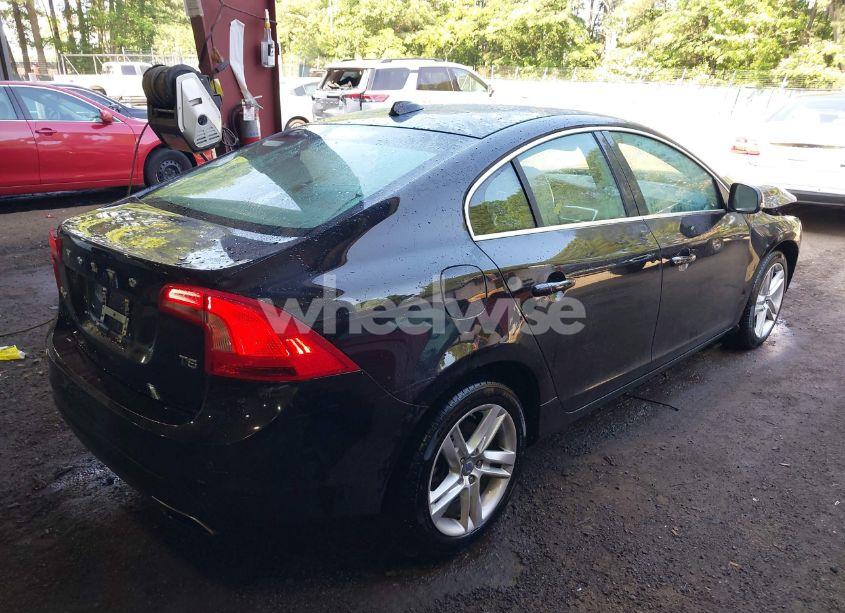 Photo 4 of 2014 Volvo S60 T5 PLATINUM (VIN YV1612FS3E2277310)