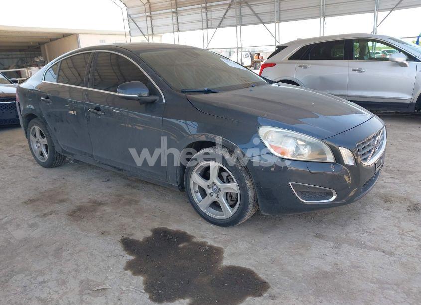 2013 Volvo S60 T5 PLATINUM (VIN YV1612FS4D2217471) main photo