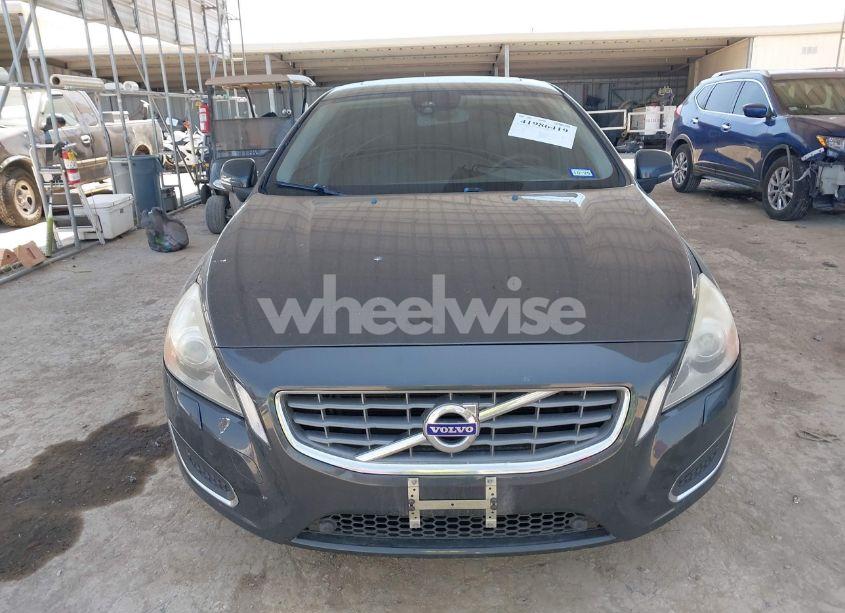 Photo 12 of 2013 Volvo S60 T5 PLATINUM (VIN YV1612FS4D2217471)