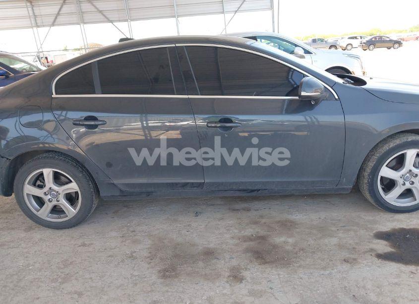 Photo 13 of 2013 Volvo S60 T5 PLATINUM (VIN YV1612FS4D2217471)