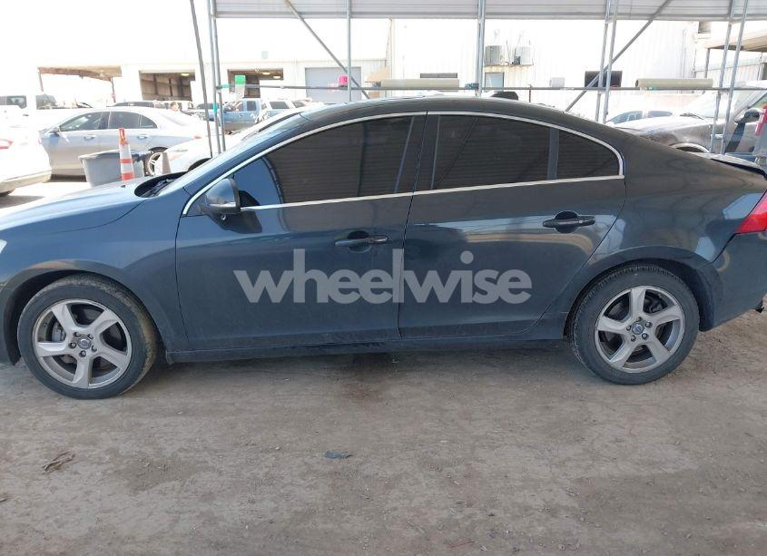 Photo 14 of 2013 Volvo S60 T5 PLATINUM (VIN YV1612FS4D2217471)