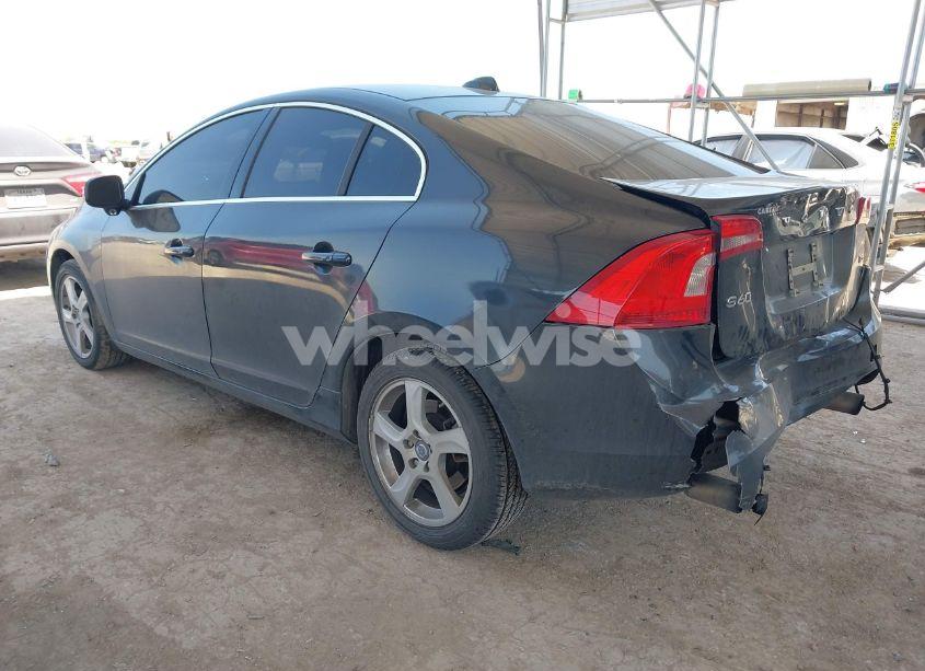Photo 3 of 2013 Volvo S60 T5 PLATINUM (VIN YV1612FS4D2217471)