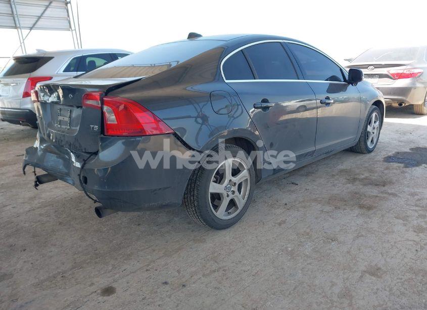 Photo 4 of 2013 Volvo S60 T5 PLATINUM (VIN YV1612FS4D2217471)