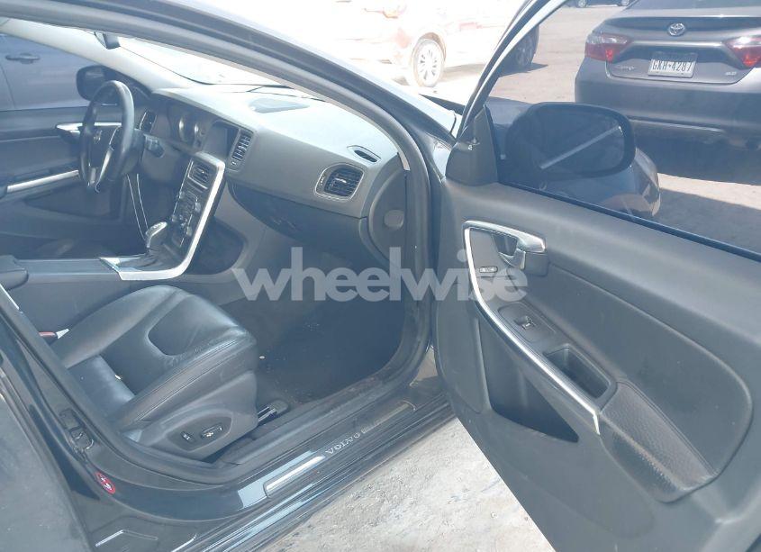 Photo 5 of 2013 Volvo S60 T5 PLATINUM (VIN YV1612FS4D2217471)