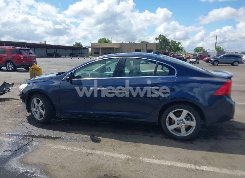 Photo 15 of 2013 Volvo S60 T5 PLATINUM (VIN YV1612FS6D2195232)