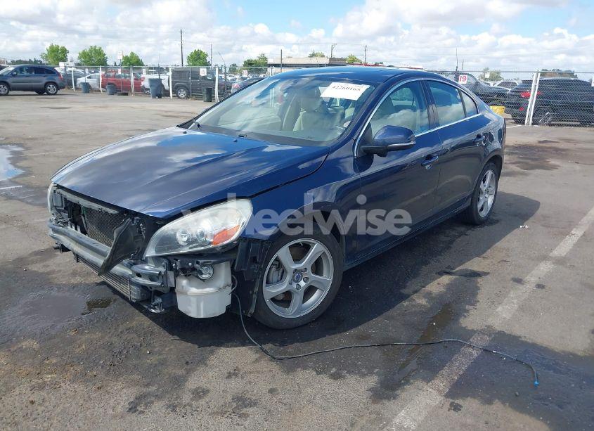 Photo 2 of 2013 Volvo S60 T5 PLATINUM (VIN YV1612FS6D2195232)