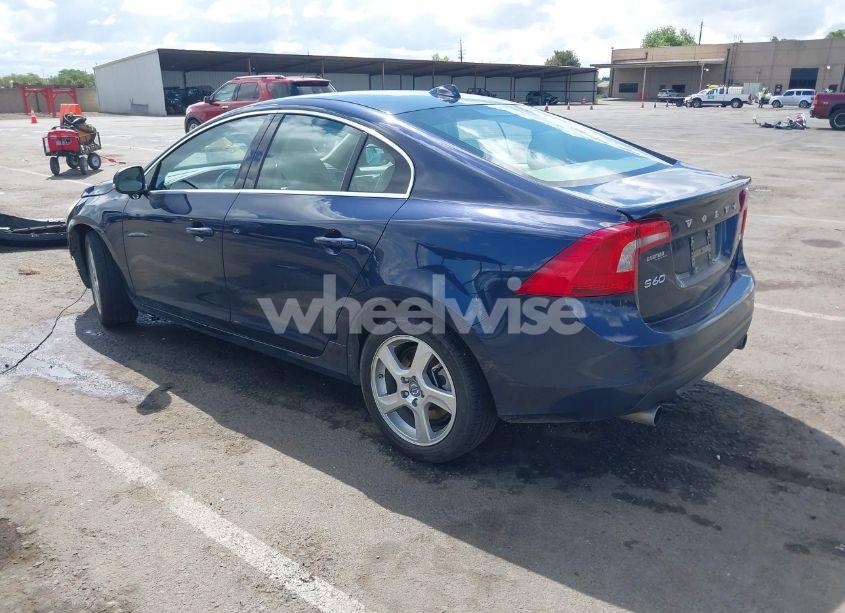 Photo 3 of 2013 Volvo S60 T5 PLATINUM (VIN YV1612FS6D2195232)