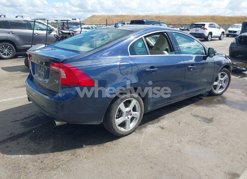 Photo 4 of 2013 Volvo S60 T5 PLATINUM (VIN YV1612FS6D2195232)
